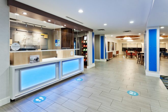 LOBBY Holiday Inn Express & Suites