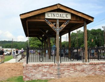 lindale train viewing platform