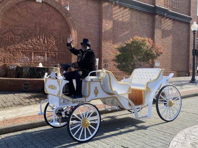 Roman Royal carriage with driver 