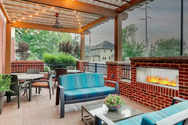 Hampton Inn outdoor fireplace and sitting