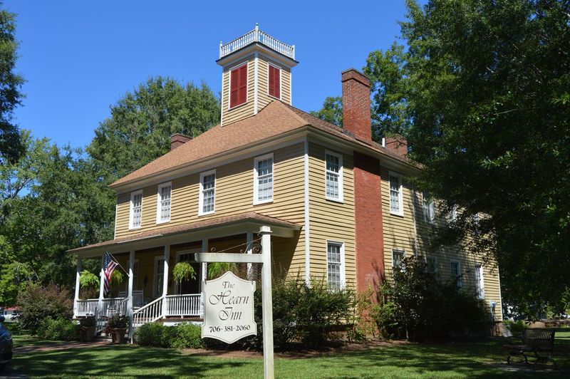hearn inn cave spring
