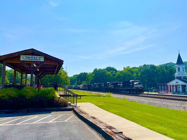 lindale train viewing