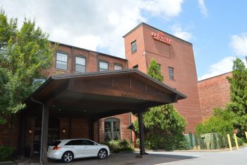 hawthorn suites outside